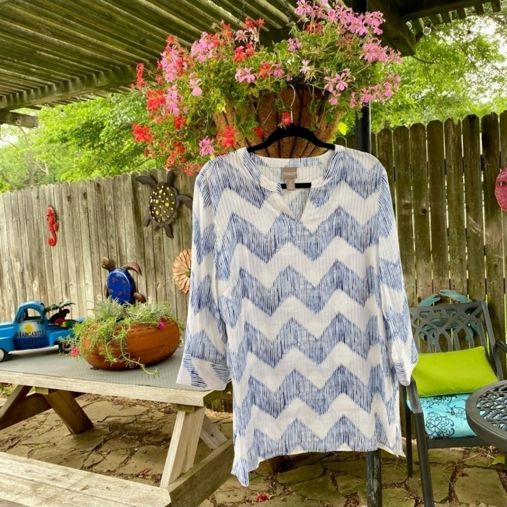 Chicos Womens 3/4 Sleeve Top with Blue and White Chevron Design